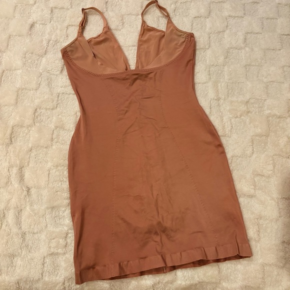 Victorias Secret CURVACEOUS PUSH-UP SHAPING SLIP WITH PANTY - Tan - Picture 1 of 16